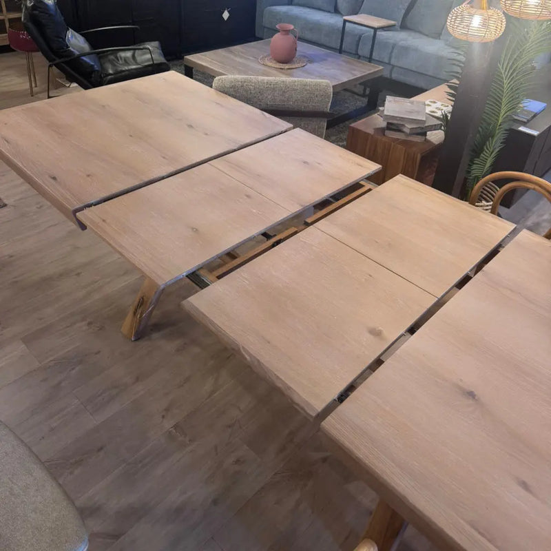 שולחן אוכל דגם טקסי פתיחת פרפר