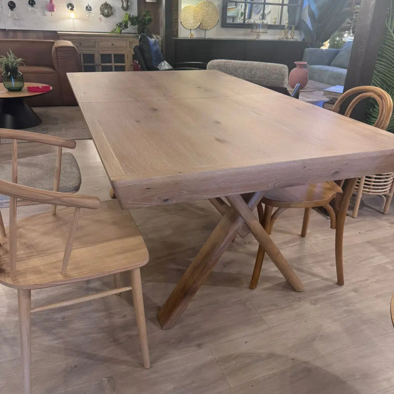 שולחן אוכל דגם טקסי פתיחת פרפר