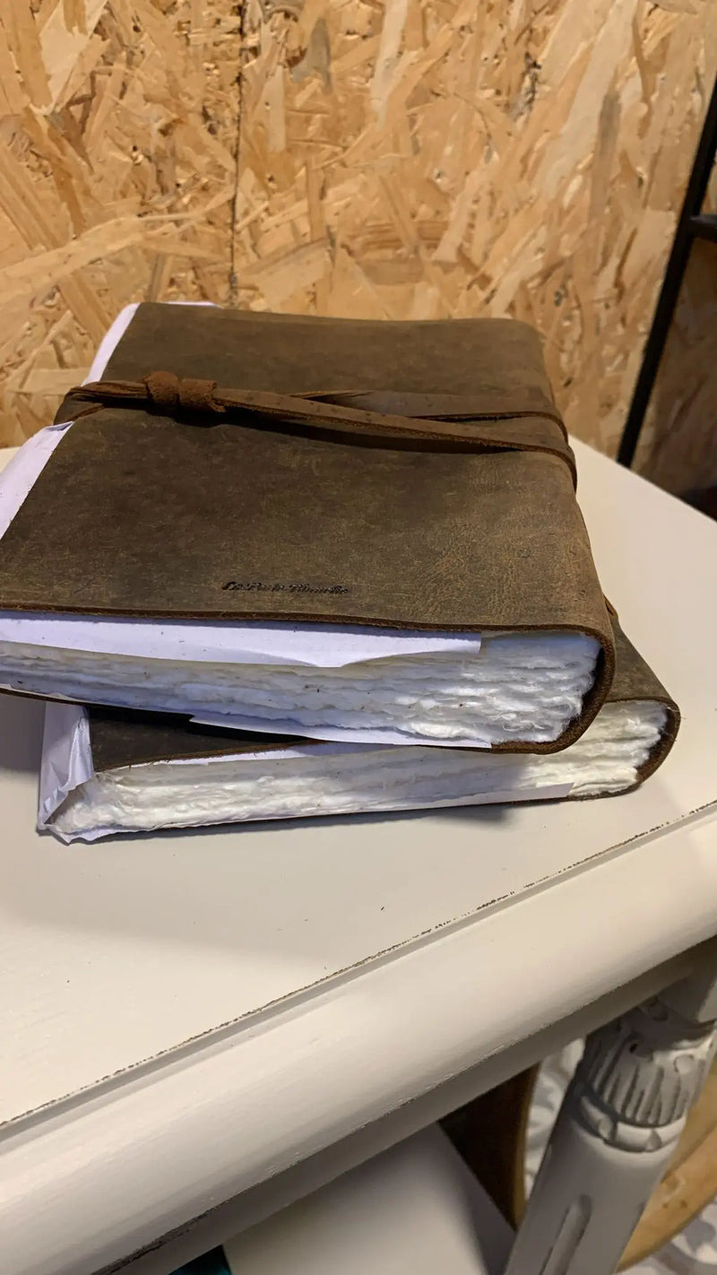 מחברת עור עם דפים ממוחזרים Hootam