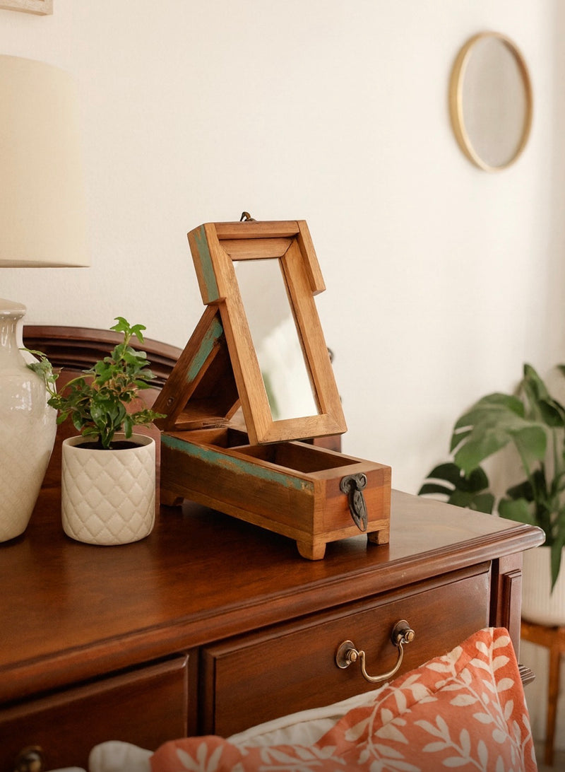 מראה שולחנית  באחסונית ונטג מדליקה