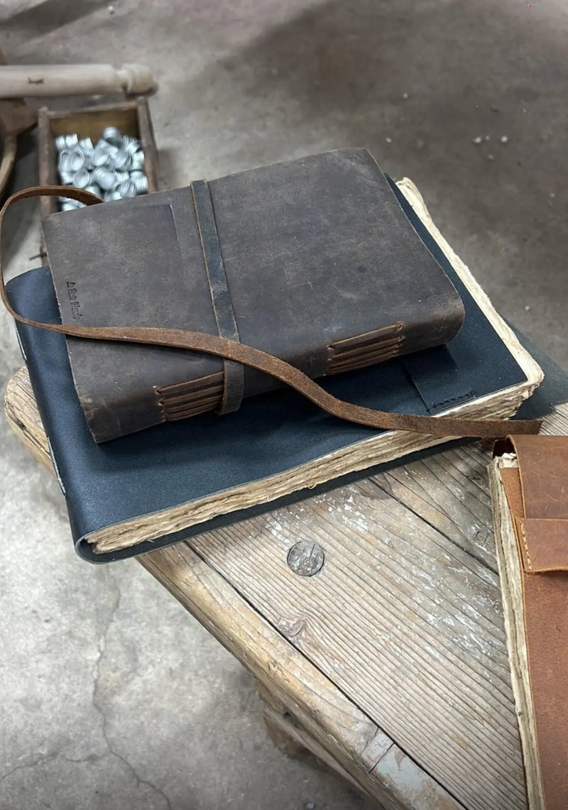 מחברת עור עם דפים ממוחזרים Hootam