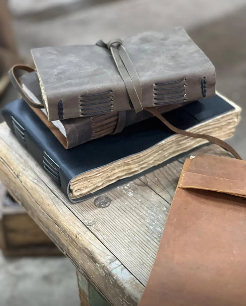 מחברת עור עם דפים ממוחזרים Hootam