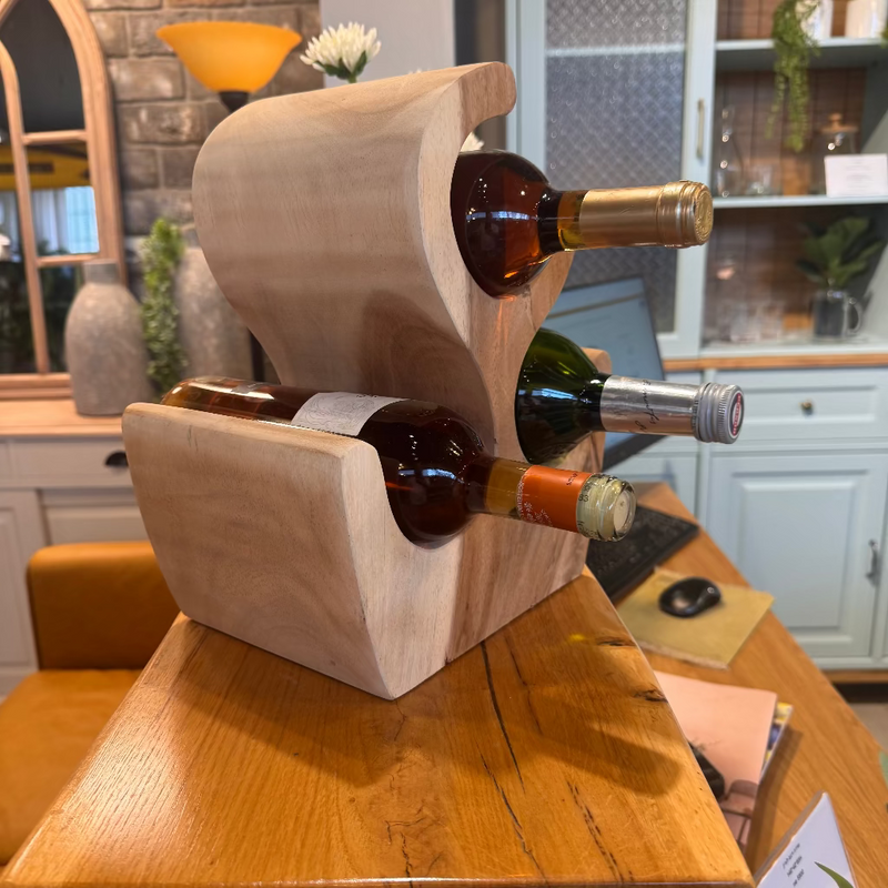 מעמד מעץ לבקבוקי יין