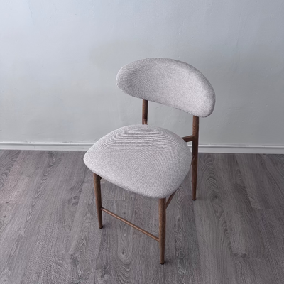 כסא בר דגם ניק גוף אלומניום בגוון אלון מרופד בז