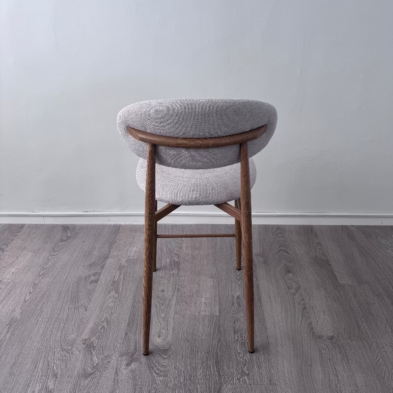 כסא בר דגם ניק גוף אלומניום בגוון אלון מרופד בז