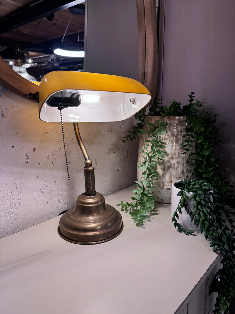 מנורת שולחן  בנקאי דגם טלי צהובה Hootam