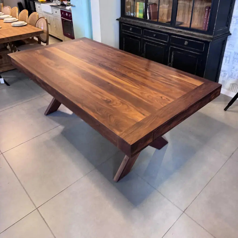 שולחן אוכל יוגב עם פתיחות Hootam