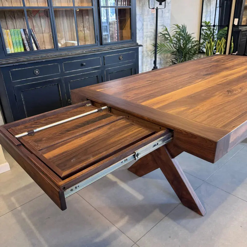 שולחן אוכל יוגב עם פתיחות Hootam