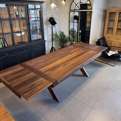 שולחן אוכל יוגב עם פתיחות Hootam