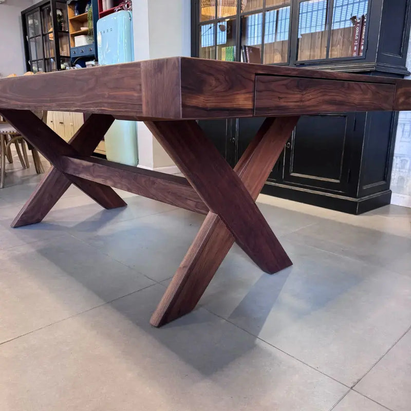 שולחן אוכל יוגב עם פתיחות Hootam