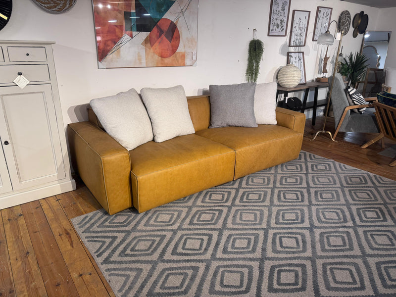 ספה תלת מושבית דגם אמריקה רוחב 256 קוניאק