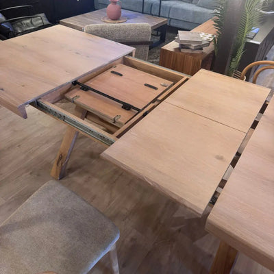 שולחן אוכל דגם טקסי פתיחת פרפר