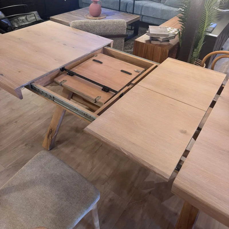 שולחן אוכל דגם טקסי פתיחת פרפר