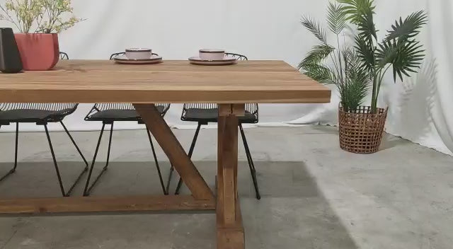 שולחן אוכל מעץ טיק עם פתיחות רגל איקס 260-300 ס"מ