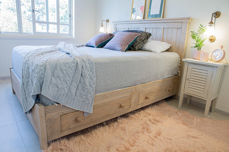 מיטה מעץ מלא דגם פרובנס