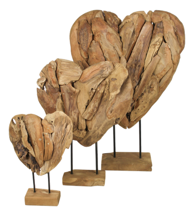 פסל עץ טיק דמוי לב